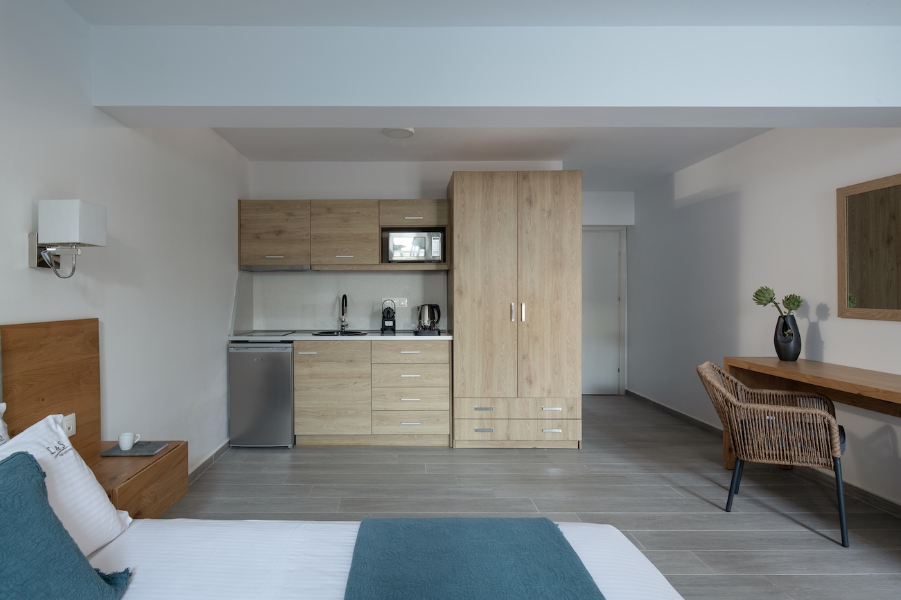 Tiara Holidays - Leon Villas - Economy Studio - kitchen